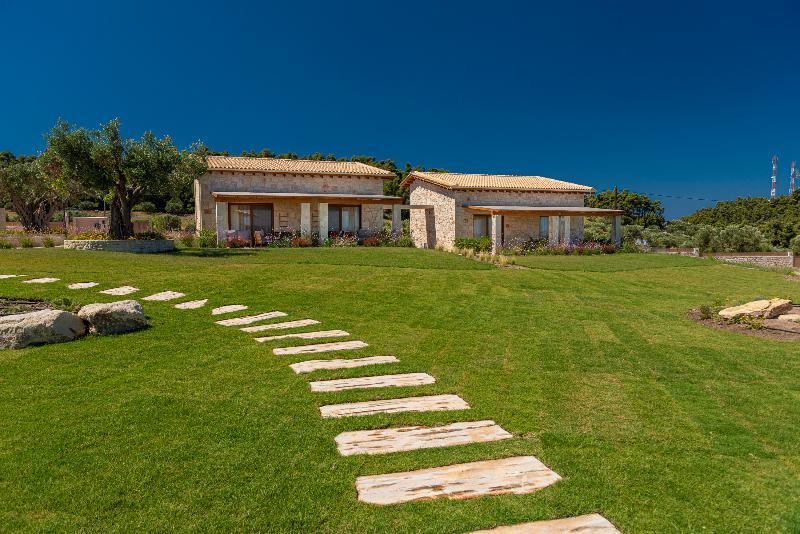 Mint Retreat Suites (Adults Only) Kalandra Bagian luar foto
