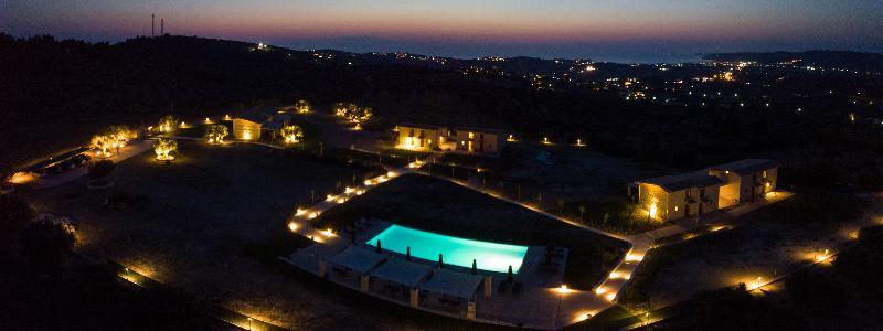 Mint Retreat Suites (Adults Only) Kalandra Bagian luar foto