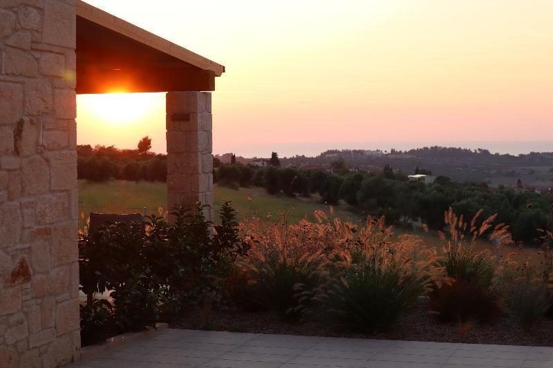Mint Retreat Suites (Adults Only) Kalandra Bagian luar foto